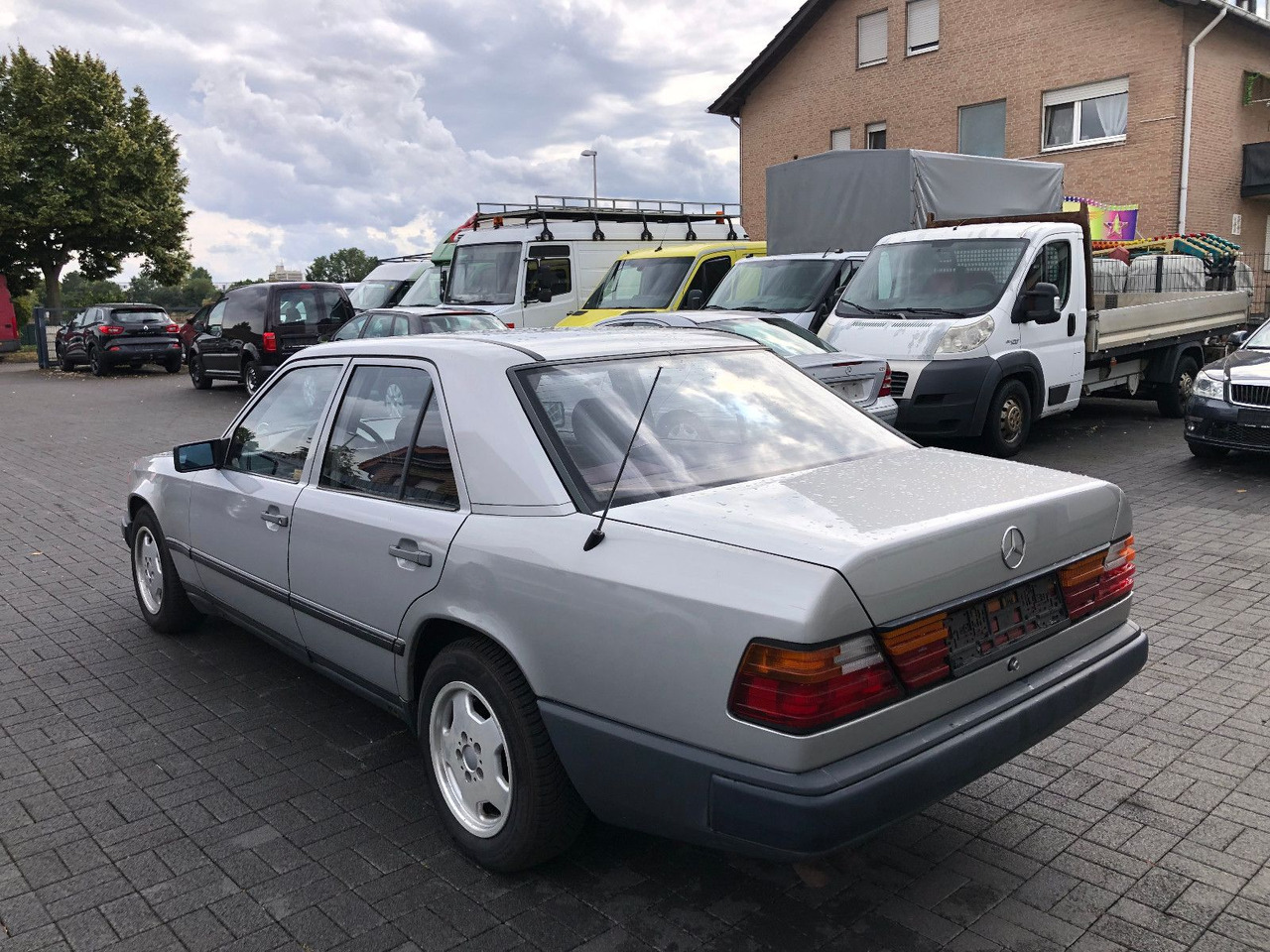 Mercedes-Benz W124 E 260 - Sedan: obrázok 4 Mercedes-Benz W124 E 260 - Sedan: obrázok 4