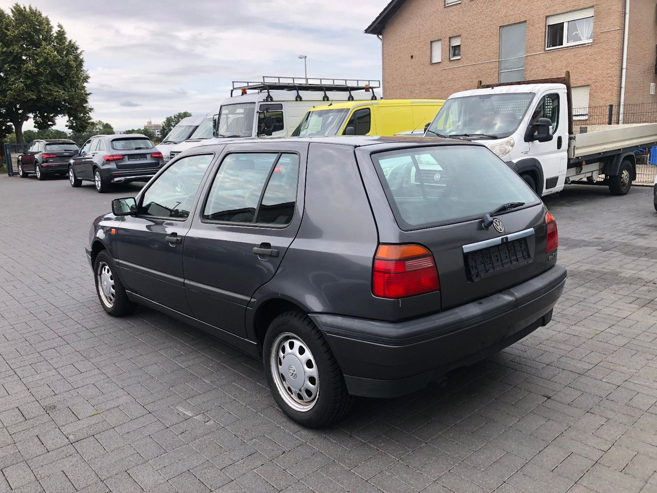 Volkswagen Golf 1.8 GL Klima - Sedan: obrázok 4 Volkswagen Golf 1.8 GL Klima - Sedan: obrázok 4