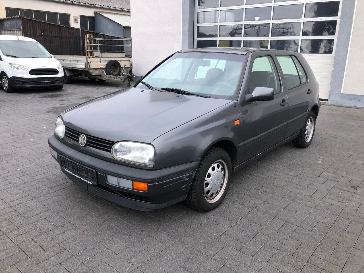 Volkswagen Golf 1.8 GL Klima - Sedan: obrázok 3 Volkswagen Golf 1.8 GL Klima - Sedan: obrázok 3
