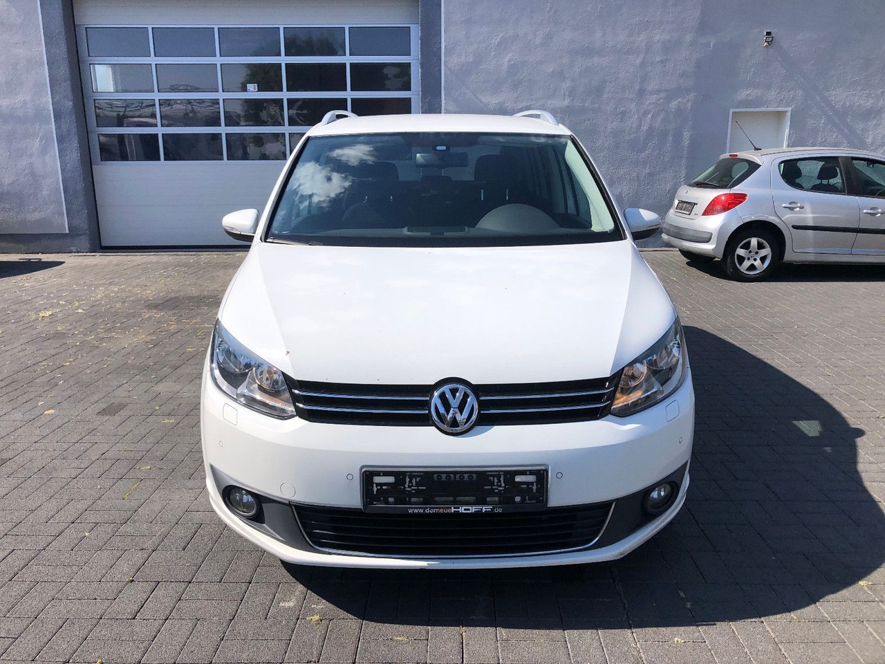 Volkswagen Touran 2.0 TDI Cup, 7-Sitzer - Mikrobus: obrázok 5 Volkswagen Touran 2.0 TDI Cup, 7-Sitzer - Mikrobus: obrázok 5