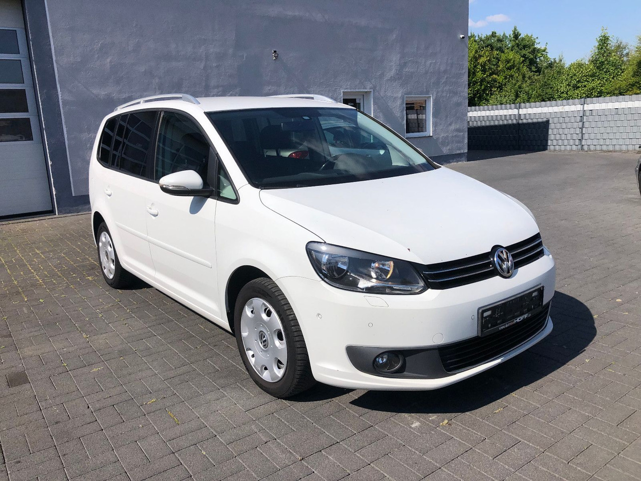 Volkswagen Touran 2.0 TDI Cup, 7-Sitzer - Mikrobus: obrázok 3 Volkswagen Touran 2.0 TDI Cup, 7-Sitzer - Mikrobus: obrázok 3