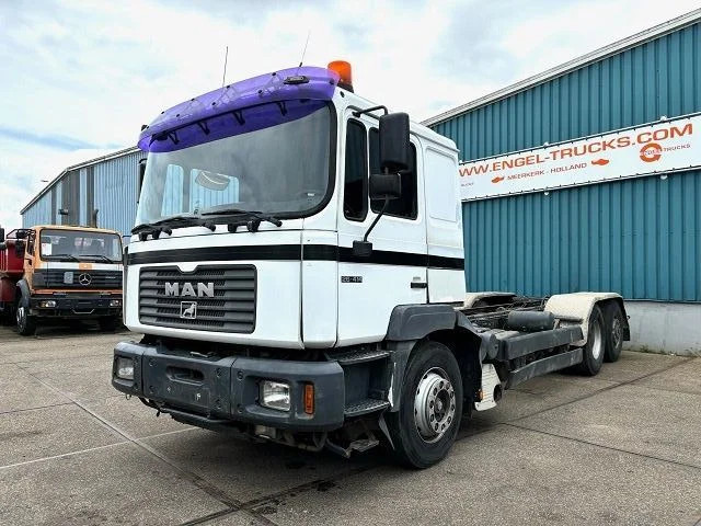 MAN 26.414 FNL-T (6-CILINDERHEADS) 6x4 CHASSIS (EURO 2 / ZF16 MANUAL GEARBOX / REDUCTION AXLES) - Podvozek s kabinou: obrázok 1 MAN 26.414 FNL-T (6-CILINDERHEADS) 6x4 CHASSIS (EURO 2 / ZF16 MANUAL GEARBOX / REDUCTION AXLES) - Podvozek s kabinou: obrázok 1
