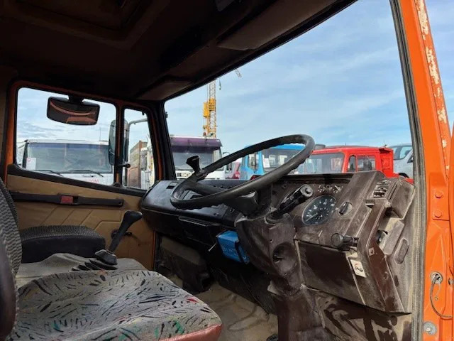 Interior photo 1: Cisternové vozidlo Mercedes-Benz 914 KO RHD 4x2 FULL STEEL TANK TRUCK (6-CILINDER ENGINE / MANUAL GEARBOX / FULL STEEL SUSPENSION)