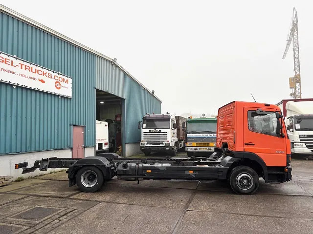 Mercedes-Benz Atego 823L DAY CAB (6-CILINDER) 4x2 CHASSIS (MANUAL GEARBOX / SPER DIFFERENTIAL / 6-CILINDER ENGINE) - Podvozek s kabinou: obrázok 4 Mercedes-Benz Atego 823L DAY CAB (6-CILINDER) 4x2 CHASSIS (MANUAL GEARBOX / SPER DIFFERENTIAL / 6-CILINDER ENGINE) - Podvozek s kabinou: obrázok 4