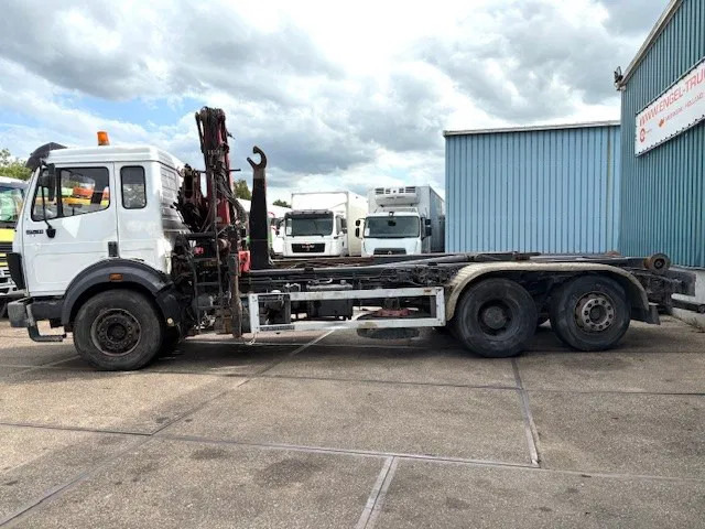 Mercedes-Benz SK 2527 6x2 HOOK-ARM SYSTEM WITH HMF CRANE (V6 ENGINE / ZF MANUAL GEARBOX / REDUCTION AXLE / STEEL SUSPENSION / P.T.O.) - Hákový nosič kontajnerov, Auto s hydraulickou rukou: obrázok 5 Mercedes-Benz SK 2527 6x2 HOOK-ARM SYSTEM WITH HMF CRANE (V6 ENGINE / ZF MANUAL GEARBOX / REDUCTION AXLE / STEEL SUSPENSION / P.T.O.) - Hákový nosič kontajnerov, Auto s hydraulickou rukou: obrázok 5
