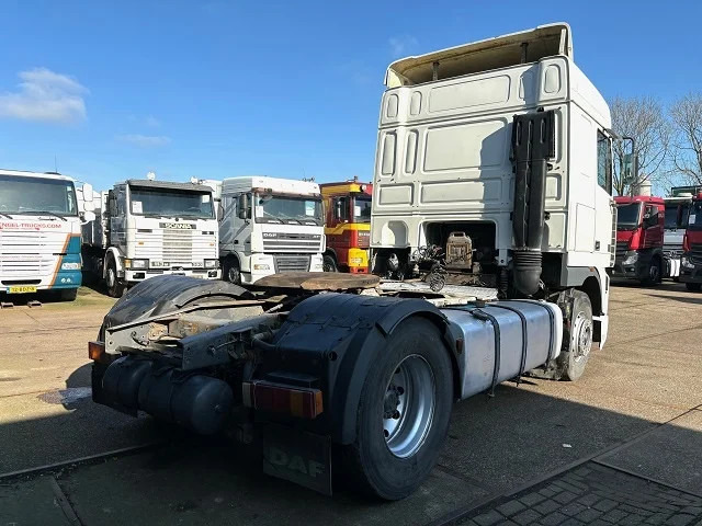 DAF 95.380 XF SPACECAB (EURO 2 / ZF16 MANUAL GEARBOX / D.E.B. ENGINE BRAKE / AIRCONDITIONING) - Ťahač: obrázok 3 DAF 95.380 XF SPACECAB (EURO 2 / ZF16 MANUAL GEARBOX / D.E.B. ENGINE BRAKE / AIRCONDITIONING) - Ťahač: obrázok 3