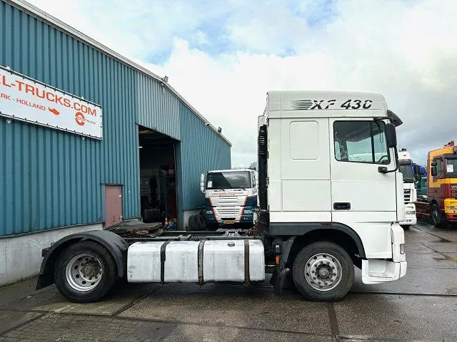 DAF 95.430 XF SPACECAB (EURO 3 / ZF16 MANUAL GEARBOX / ZF-INTARDER / AIRCONDITIONING) - Ťahač: obrázok 4 DAF 95.430 XF SPACECAB (EURO 3 / ZF16 MANUAL GEARBOX / ZF-INTARDER / AIRCONDITIONING) - Ťahač: obrázok 4