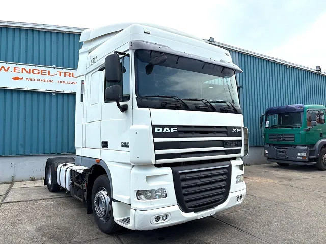 DAF XF 105.460 SPACECAB (ZF16 MANUAL GEARBOX / MX-BRAKE / 870+430 LITER TANK / FRIDGE / AIRCONDITIONING) - Ťahač: obrázok 2 DAF XF 105.460 SPACECAB (ZF16 MANUAL GEARBOX / MX-BRAKE / 870+430 LITER TANK / FRIDGE / AIRCONDITIONING) - Ťahač: obrázok 2