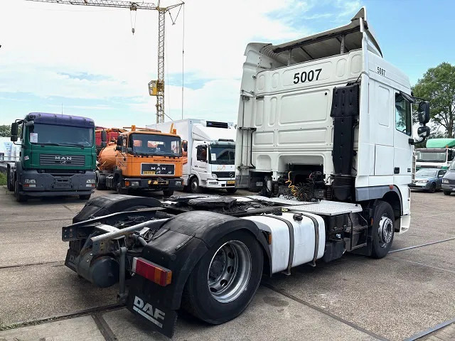DAF XF 105.460 SPACECAB (ZF16 MANUAL GEARBOX / MX-BRAKE / 870+430 LITER TANK / FRIDGE / AIRCONDITIONING) - Ťahač: obrázok 3 DAF XF 105.460 SPACECAB (ZF16 MANUAL GEARBOX / MX-BRAKE / 870+430 LITER TANK / FRIDGE / AIRCONDITIONING) - Ťahač: obrázok 3
