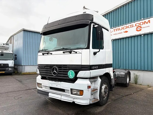 Mercedes-Benz Actros 1843 LS (MP1) (EPS WITH CLUTCH (3 PEDALS) / AIRCONDITIONING / SUNVISOR / ETC.) - Ťahač: obrázok 1 Mercedes-Benz Actros 1843 LS (MP1) (EPS WITH CLUTCH (3 PEDALS) / AIRCONDITIONING / SUNVISOR / ETC.) - Ťahač: obrázok 1