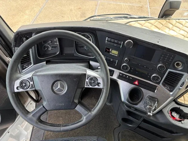 Ťahač Mercedes-Benz Actros 1845 LS BIGSPACE (RETARDER / EURO 5 / TELLIGENT GEARBOX / FULL SPOILERSET / 2x DIESELTANK / AIRCONDITIONING): obrázok 6