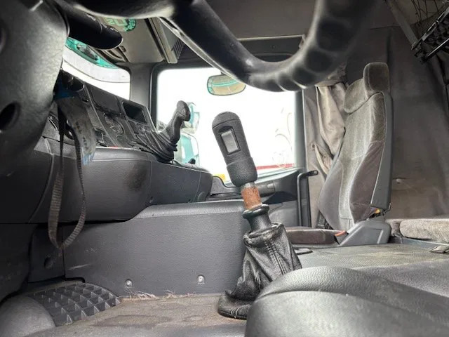 Ťahač Scania R114-380 LA SLEEPERCAB 4x2 (EURO 2 / MANUAL GEARBOX / HYDRAULIC KIT / P.T.O. / FULL SPOILERSET / ETC.): obrázok 10 Ťahač Scania R114-380 LA SLEEPERCAB 4x2 (EURO 2 / MANUAL GEARBOX / HYDRAULIC KIT / P.T.O. / FULL SPOILERSET / ETC.): obrázok 10