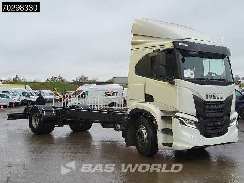 Iveco S-WAY 340 4X2 NEW! Chassis Automatic LED ACC Euro 6 - Podvozek s kabinou: obrázok 5 Iveco S-WAY 340 4X2 NEW! Chassis Automatic LED ACC Euro 6 - Podvozek s kabinou: obrázok 5
