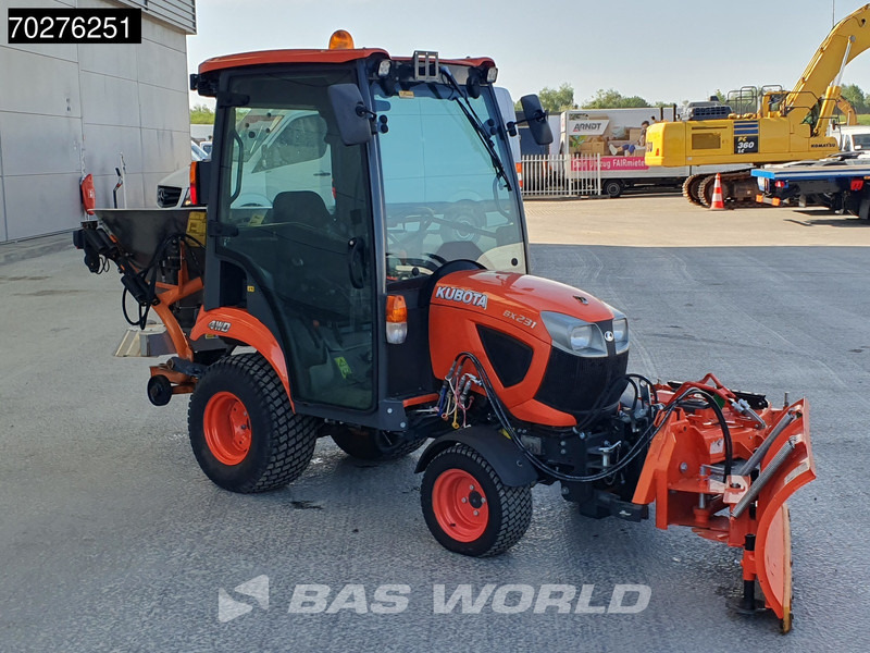 Kubota BX231 D-C C10 4X4 4x4 - INCL ATTACHMENTS - Traktor: obrázok 3 Kubota BX231 D-C C10 4X4 4x4 - INCL ATTACHMENTS - Traktor: obrázok 3