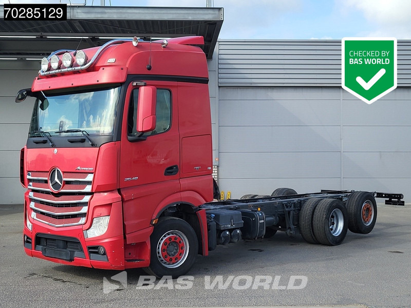 Mercedes-Benz Actros 2548 Actros 6X2 BigSpace Retarder PTO Liftachse Xenon ACC Navi Euro 6 - Podvozek s kabinou: obrázok 1 Mercedes-Benz Actros 2548 Actros 6X2 BigSpace Retarder PTO Liftachse Xenon ACC Navi Euro 6 - Podvozek s kabinou: obrázok 1