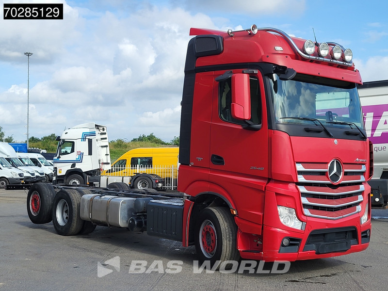 Mercedes-Benz Actros 2548 Actros 6X2 BigSpace Retarder PTO Liftachse Xenon ACC Navi Euro 6 - Podvozek s kabinou: obrázok 3 Mercedes-Benz Actros 2548 Actros 6X2 BigSpace Retarder PTO Liftachse Xenon ACC Navi Euro 6 - Podvozek s kabinou: obrázok 3