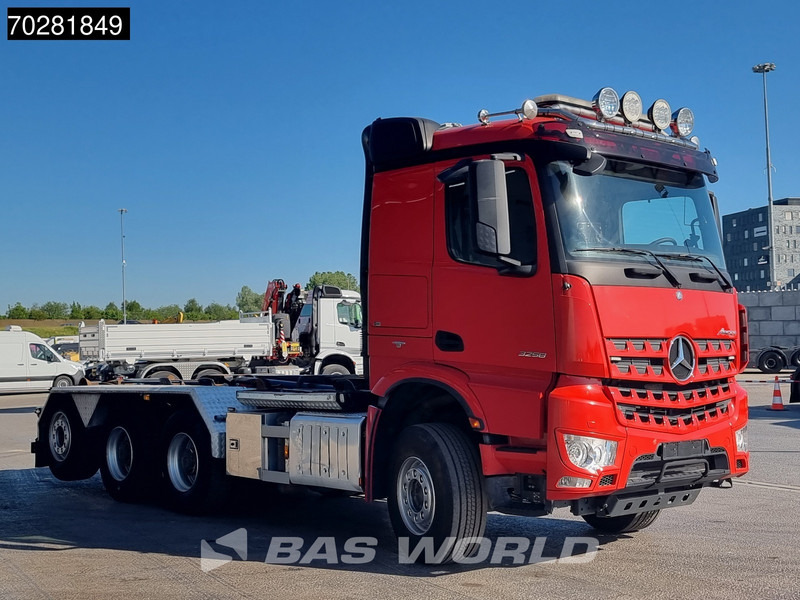 Mercedes-Benz Arocs 3258 8X4 24t Hiab XR24SL5924 Retarder Big-Axle Lift-Lenkachse Euro 6 - Hákový nosič kontajnerov: obrázok 3 Mercedes-Benz Arocs 3258 8X4 24t Hiab XR24SL5924 Retarder Big-Axle Lift-Lenkachse Euro 6 - Hákový nosič kontajnerov: obrázok 3