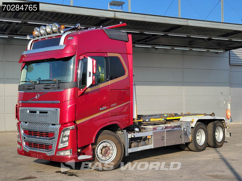 Volvo FH16 700 FH16 6X4 Full Air 20t Hook Xenon Euro 5 - Hákový nosič kontajnerov: obrázok 2 Volvo FH16 700 FH16 6X4 Full Air 20t Hook Xenon Euro 5 - Hákový nosič kontajnerov: obrázok 2