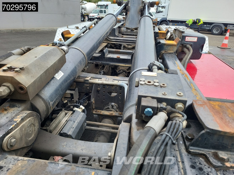 Volvo FH16 750 FH16 6X2 HIAB Multilift XR21S61 Hooklift Lift+steering Axle Automatic Euro 6 - Hákový nosič kontajnerov: obrázok 5 Volvo FH16 750 FH16 6X2 HIAB Multilift XR21S61 Hooklift Lift+steering Axle Automatic Euro 6 - Hákový nosič kontajnerov: obrázok 5