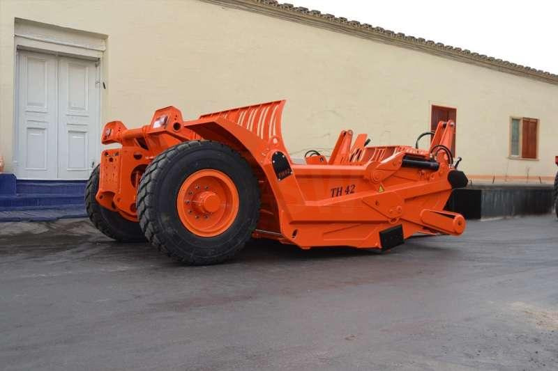 Agrotécnica TH42 - Skrejper: obrázok 1 Agrotécnica TH42 - Skrejper: obrázok 1