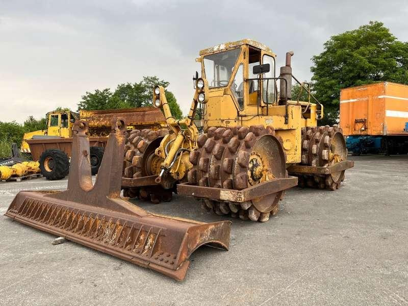 Caterpillar 825 + porte engins - Kompaktor: obrázok 3 Caterpillar 825 + porte engins - Kompaktor: obrázok 3