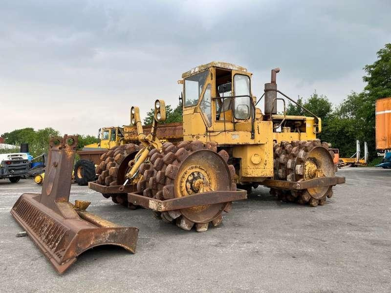Caterpillar 825 + porte engins - Kompaktor: obrázok 1 Caterpillar 825 + porte engins - Kompaktor: obrázok 1
