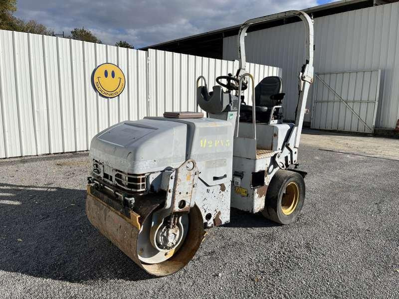 Caterpillar CB225E - Cestný valec: obrázok 2 Caterpillar CB225E - Cestný valec: obrázok 2