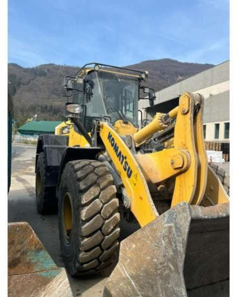 Komatsu WA320-7 - Kolesový nakladač: obrázok 4 Komatsu WA320-7 - Kolesový nakladač: obrázok 4