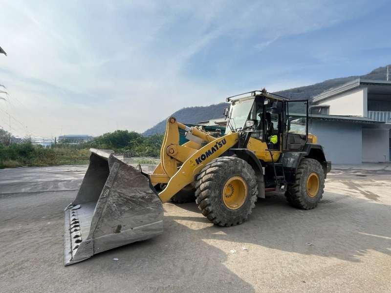 Komatsu WA320-7 - Kolesový nakladač: obrázok 1 Komatsu WA320-7 - Kolesový nakladač: obrázok 1