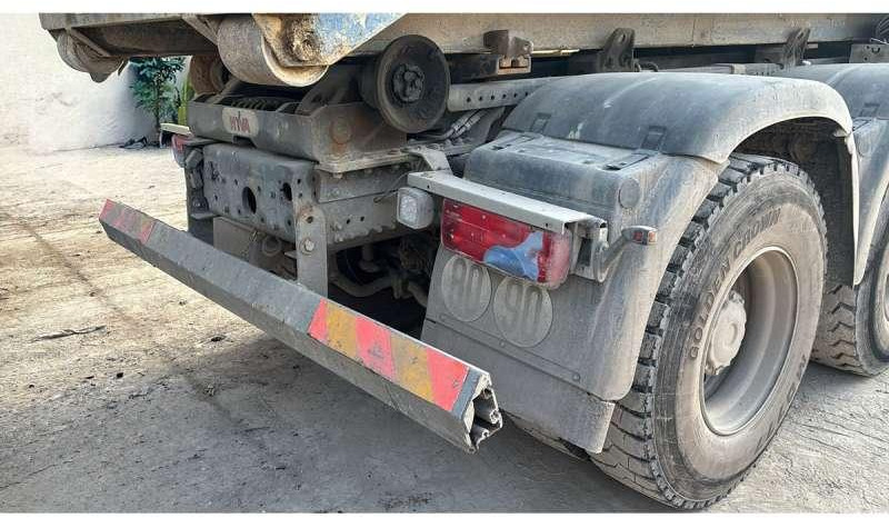 MAN TGS 35.460 8X4 - Hákový nosič kontajnerov: obrázok 4 MAN TGS 35.460 8X4 - Hákový nosič kontajnerov: obrázok 4