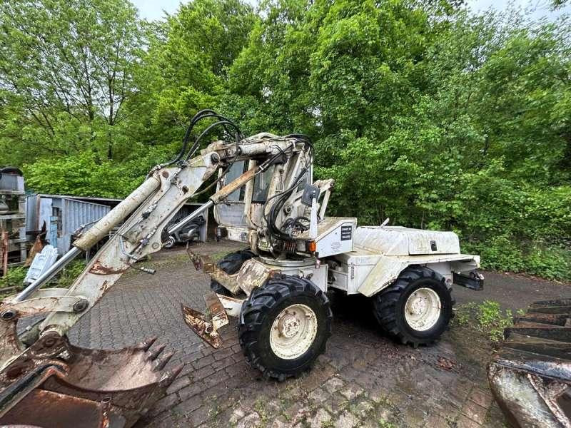 Mecalac 8CXI - Kolesové rýpadlo: obrázok 2 Mecalac 8CXI - Kolesové rýpadlo: obrázok 2