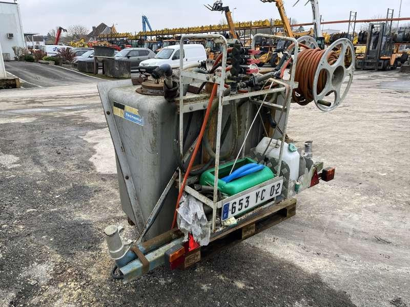 Tecnoma CUVE DE TRAITEMENT PHYTO - Postrekovač za traktor: obrázok 4 Tecnoma CUVE DE TRAITEMENT PHYTO - Postrekovač za traktor: obrázok 4