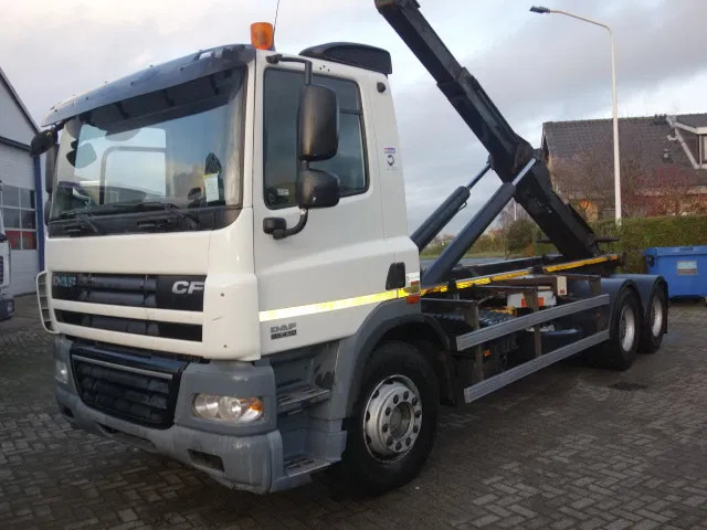 DAF 85.410 CF 6X4 SLEEL SPRINGS MANUAL GEARBOX - Hákový nosič kontajnerov: obrázok 1 DAF 85.410 CF 6X4 SLEEL SPRINGS MANUAL GEARBOX - Hákový nosič kontajnerov: obrázok 1