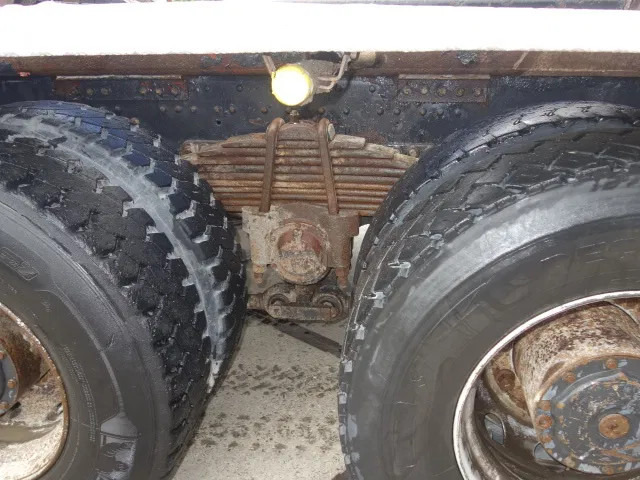 MAN 35-364 8X4 - Hákový nosič kontajnerov: obrázok 4 MAN 35-364 8X4 - Hákový nosič kontajnerov: obrázok 4