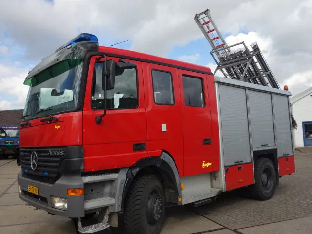 Mercedes-Benz Actros 1831 4X4 ZIEGLER BOMBEROS POMP,2500 L TANK - Hasičské vozidlo: obrázok 3 Mercedes-Benz Actros 1831 4X4 ZIEGLER BOMBEROS POMP,2500 L TANK - Hasičské vozidlo: obrázok 3