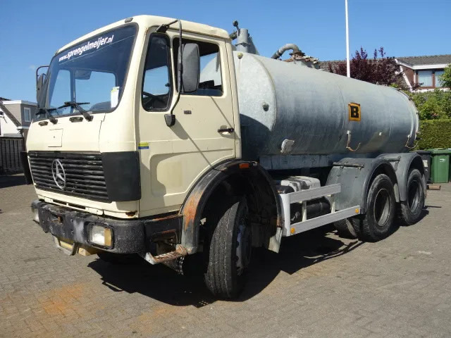 Mercedes-Benz MB 2222 6X4 WATERTANKER WITH PUMP - Cisternové vozidlo: obrázok 2 Mercedes-Benz MB 2222 6X4 WATERTANKER WITH PUMP - Cisternové vozidlo: obrázok 2