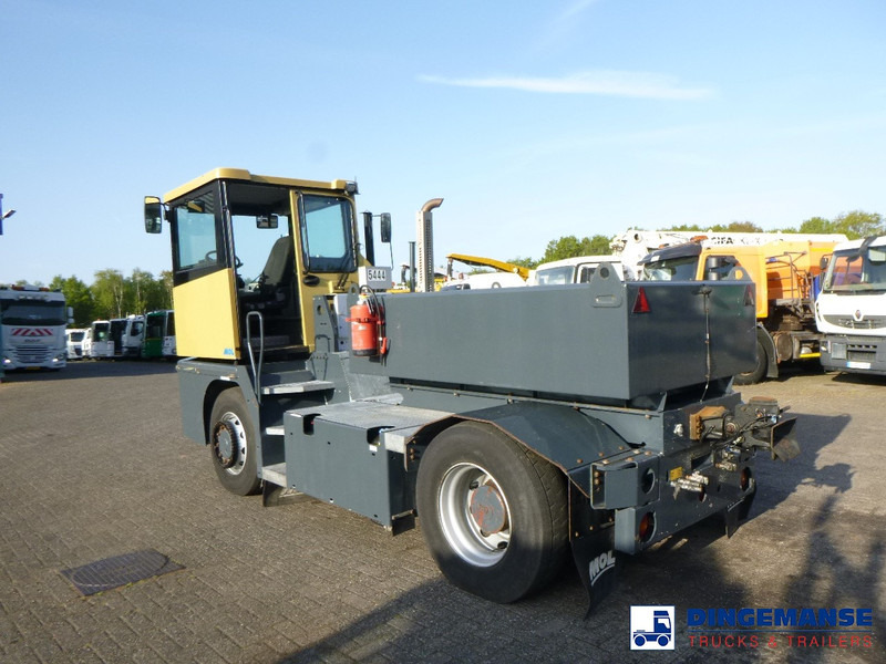 MOL RM 255 4X4 terminal drawbar tractor 150 ton - Terminálový ťahač: obrázok 3 MOL RM 255 4X4 terminal drawbar tractor 150 ton - Terminálový ťahač: obrázok 3