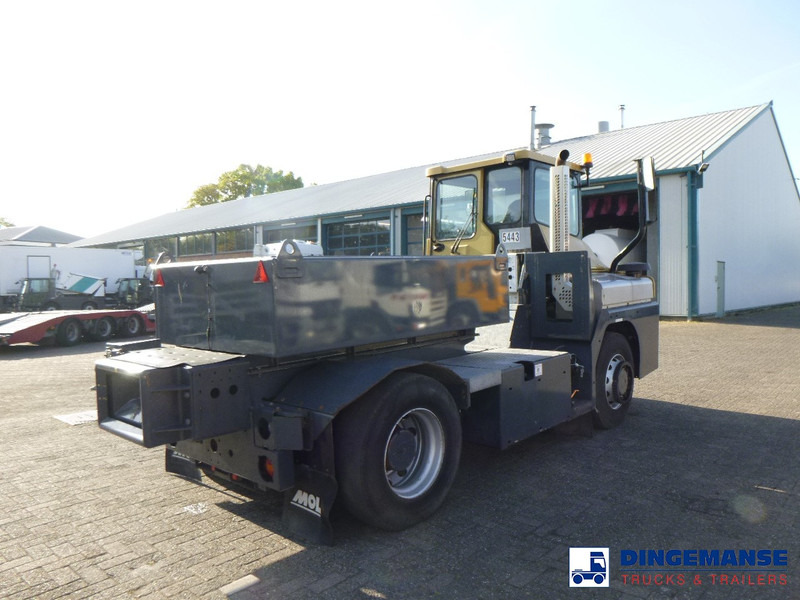 MOL RM 255 4X4 terminal drawbar tractor 150 ton - Terminálový ťahač: obrázok 4 MOL RM 255 4X4 terminal drawbar tractor 150 ton - Terminálový ťahač: obrázok 4