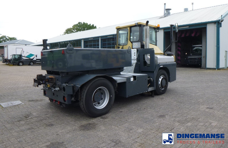 MOL RM 255 4X4 terminal drawbar tractor 150 ton - Terminálový ťahač: obrázok 4 MOL RM 255 4X4 terminal drawbar tractor 150 ton - Terminálový ťahač: obrázok 4