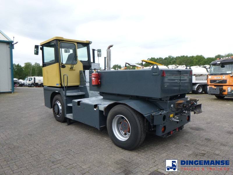 MOL RM 255 4X4 terminal drawbar tractor 150 ton - Terminálový ťahač: obrázok 3 MOL RM 255 4X4 terminal drawbar tractor 150 ton - Terminálový ťahač: obrázok 3