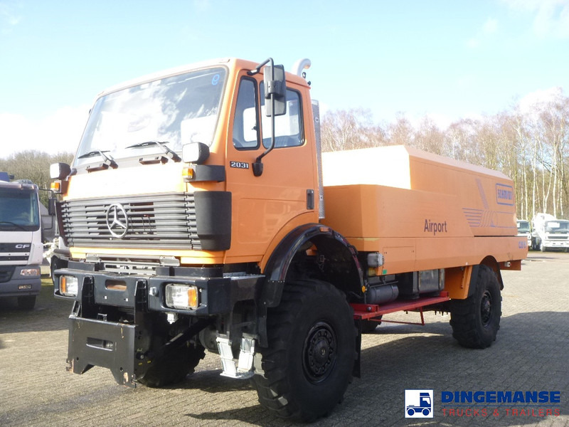 Mercedes-Benz SK 2031 4x4x4 Schmidt CJS9 airport sweeper snow plough - Vozidlo na odpratávanie snehu: obrázok 4 Mercedes-Benz SK 2031 4x4x4 Schmidt CJS9 airport sweeper snow plough - Vozidlo na odpratávanie snehu: obrázok 4