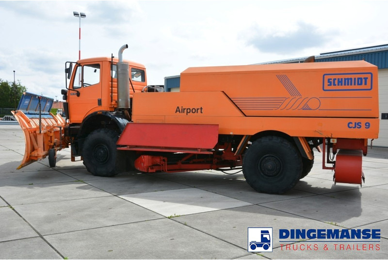 Mercedes-Benz SK 2031 4x4x4 Schmidt CJS9 airport sweeper snow plough - Vozidlo na odpratávanie snehu: obrázok 2 Mercedes-Benz SK 2031 4x4x4 Schmidt CJS9 airport sweeper snow plough - Vozidlo na odpratávanie snehu: obrázok 2