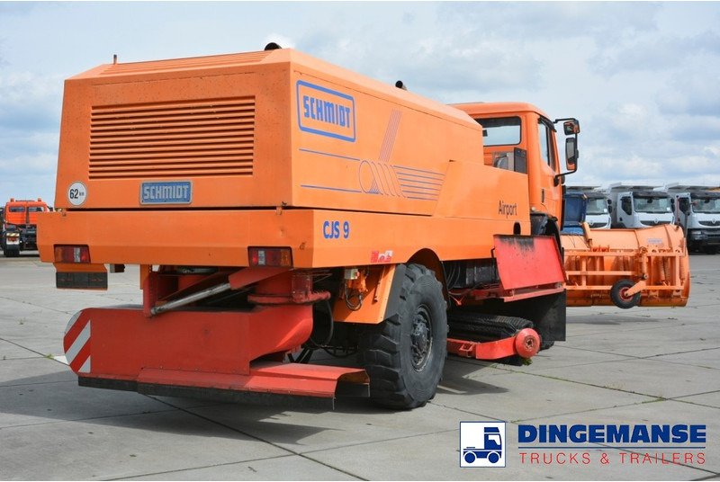 Mercedes-Benz SK 2031 4x4x4 Schmidt CJS9 airport sweeper snow plough - Vozidlo na odpratávanie snehu: obrázok 3 Mercedes-Benz SK 2031 4x4x4 Schmidt CJS9 airport sweeper snow plough - Vozidlo na odpratávanie snehu: obrázok 3