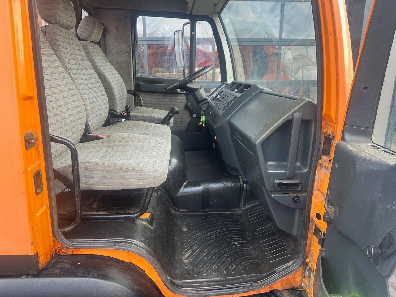 MAN 8.163 Pritsche - Valníkový/ Plošinový nákladný automobil: obrázok 5 MAN 8.163 Pritsche - Valníkový/ Plošinový nákladný automobil: obrázok 5