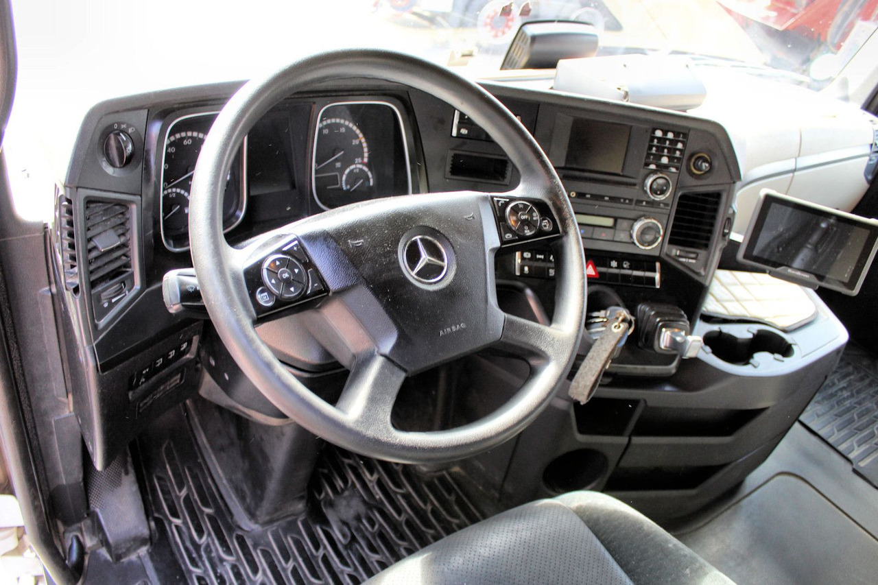 Ťahač Mercedes-Benz Actros 1853 4x2 LS +Hydraulik + neuer AT-Motor: obrázok 13 Ťahač Mercedes-Benz Actros 1853 4x2 LS +Hydraulik + neuer AT-Motor: obrázok 13