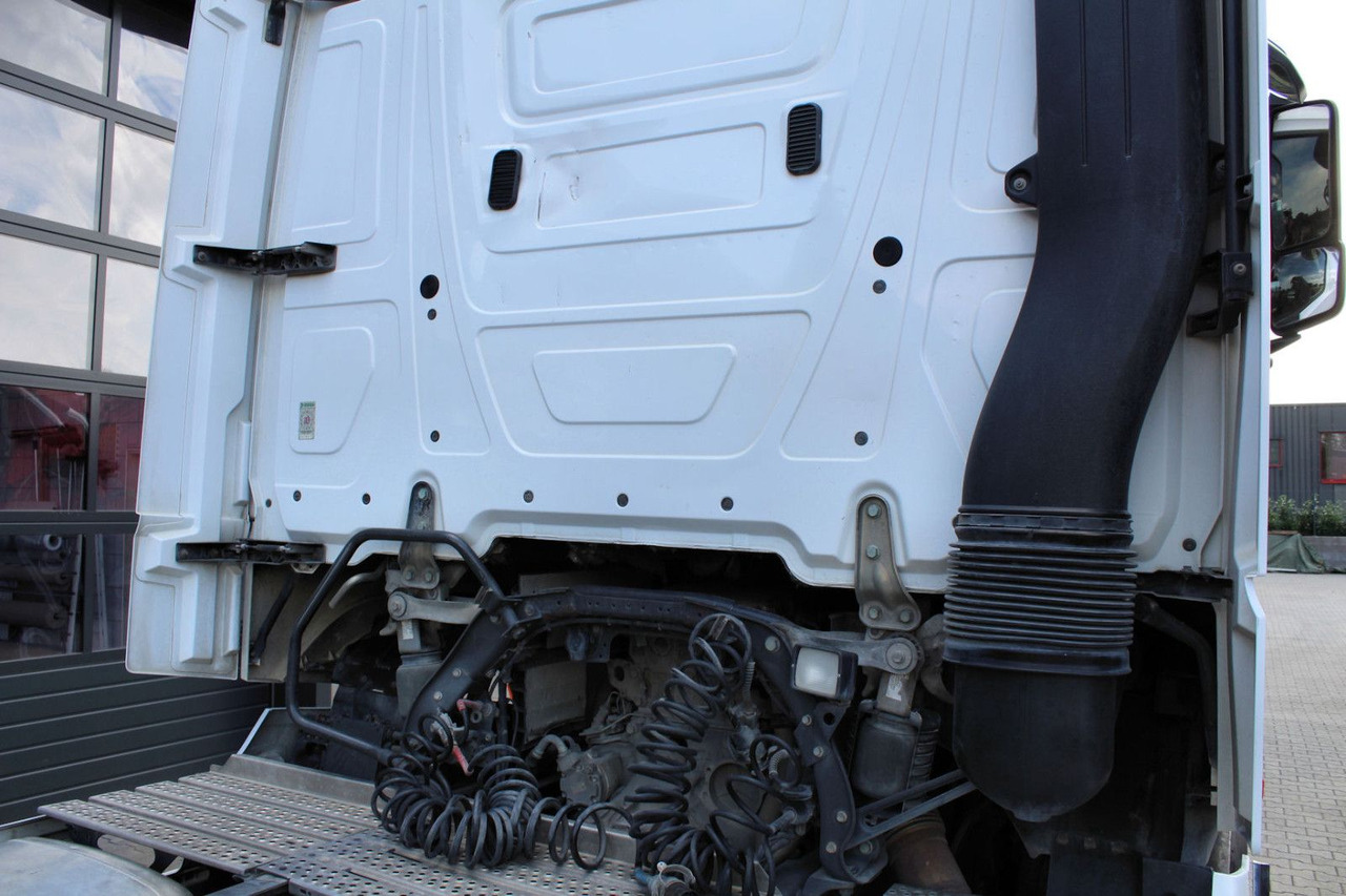 Ťahač Mercedes-Benz Actros 1853 4x2 LS +Hydraulik + neuer AT-Motor: obrázok 10 Ťahač Mercedes-Benz Actros 1853 4x2 LS +Hydraulik + neuer AT-Motor: obrázok 10