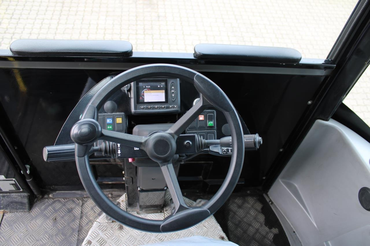 MOL RM255 4X4 - Terminálový ťahač: obrázok 4 MOL RM255 4X4 - Terminálový ťahač: obrázok 4