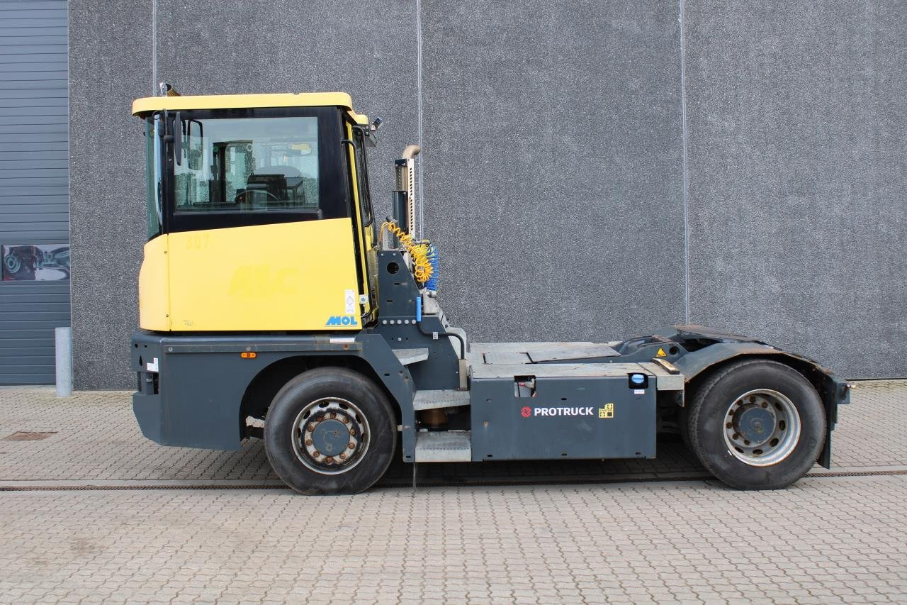 MOL RM255 4X4 - Terminálový ťahač: obrázok 1 MOL RM255 4X4 - Terminálový ťahač: obrázok 1
