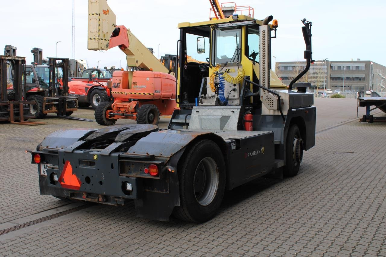 MOL RM255 4X4 - Terminálový ťahač: obrázok 3 MOL RM255 4X4 - Terminálový ťahač: obrázok 3