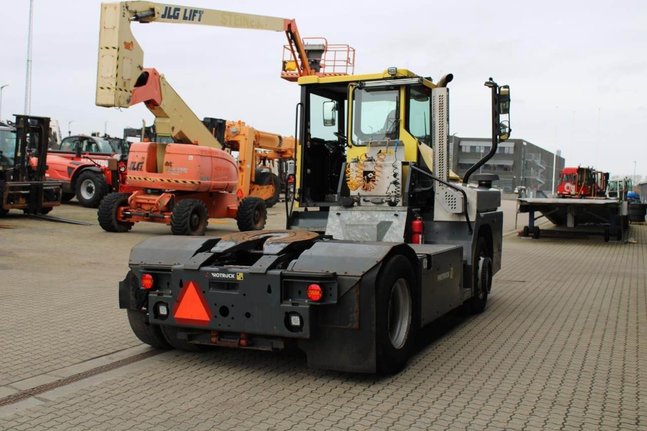 MOL RM255 4X4 - Terminálový ťahač: obrázok 3 MOL RM255 4X4 - Terminálový ťahač: obrázok 3